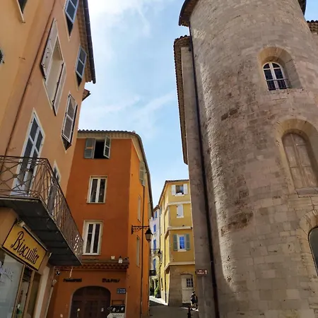 Lumineux Avec Vue Centre Historique De Hyères