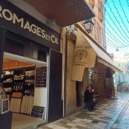 Lumineux Avec Vue Centre Historique De Apartamento Hyères